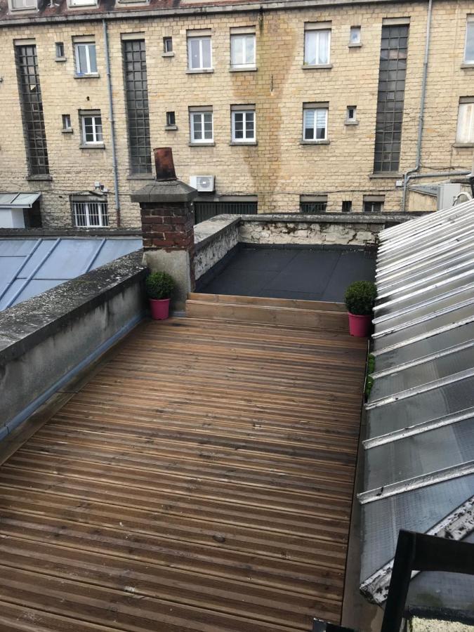 Très bel appartement de style ancien avec sa terrasse en bois en coeur de ville Compiègne Extérieur photo