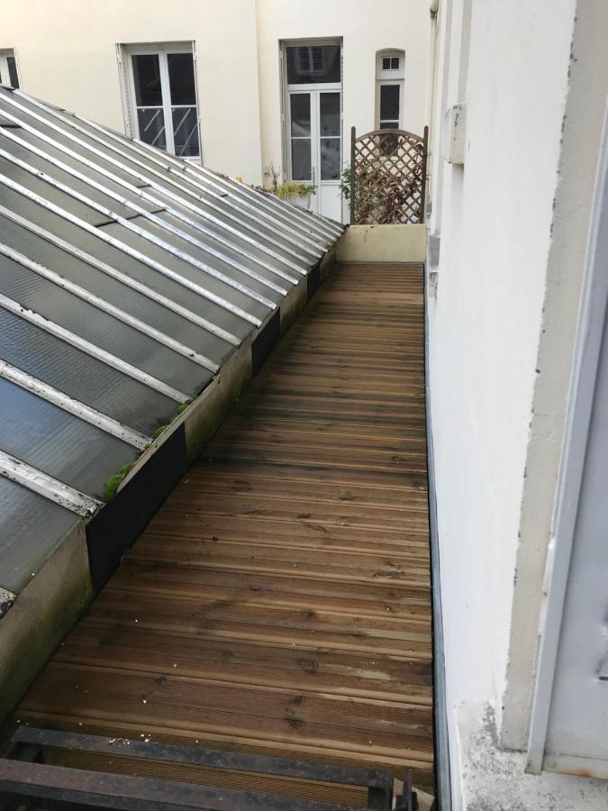 Très bel appartement de style ancien avec sa terrasse en bois en coeur de ville Compiègne Extérieur photo